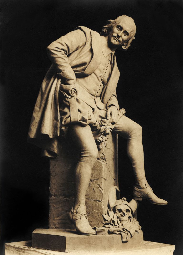 statue
